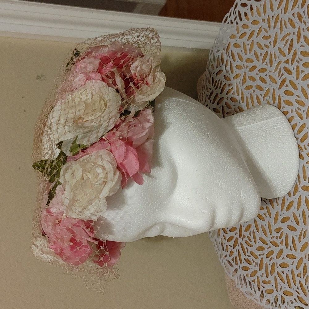 🌸 Vintage Floral Hat